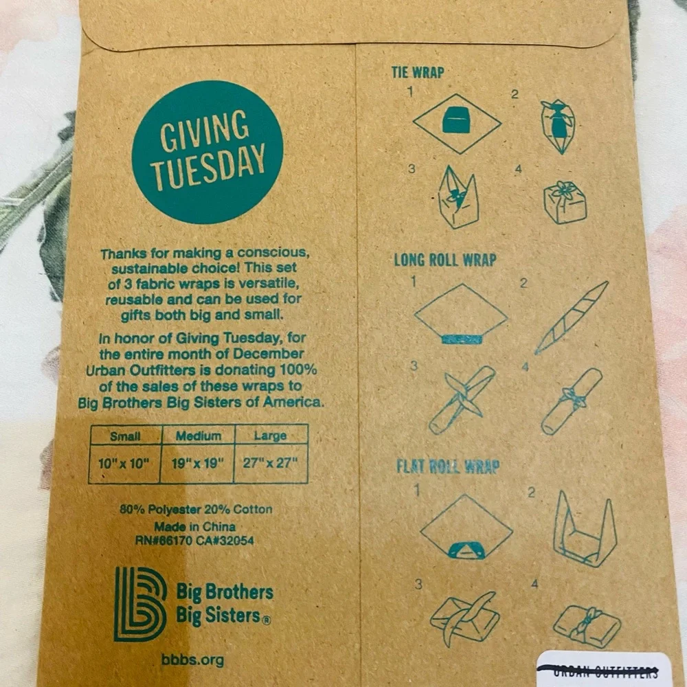 🆕 UO Community Cares + Big Brothers Big Sisters Reusable Holiday Gift Wrap Set - Picture 5 of 6